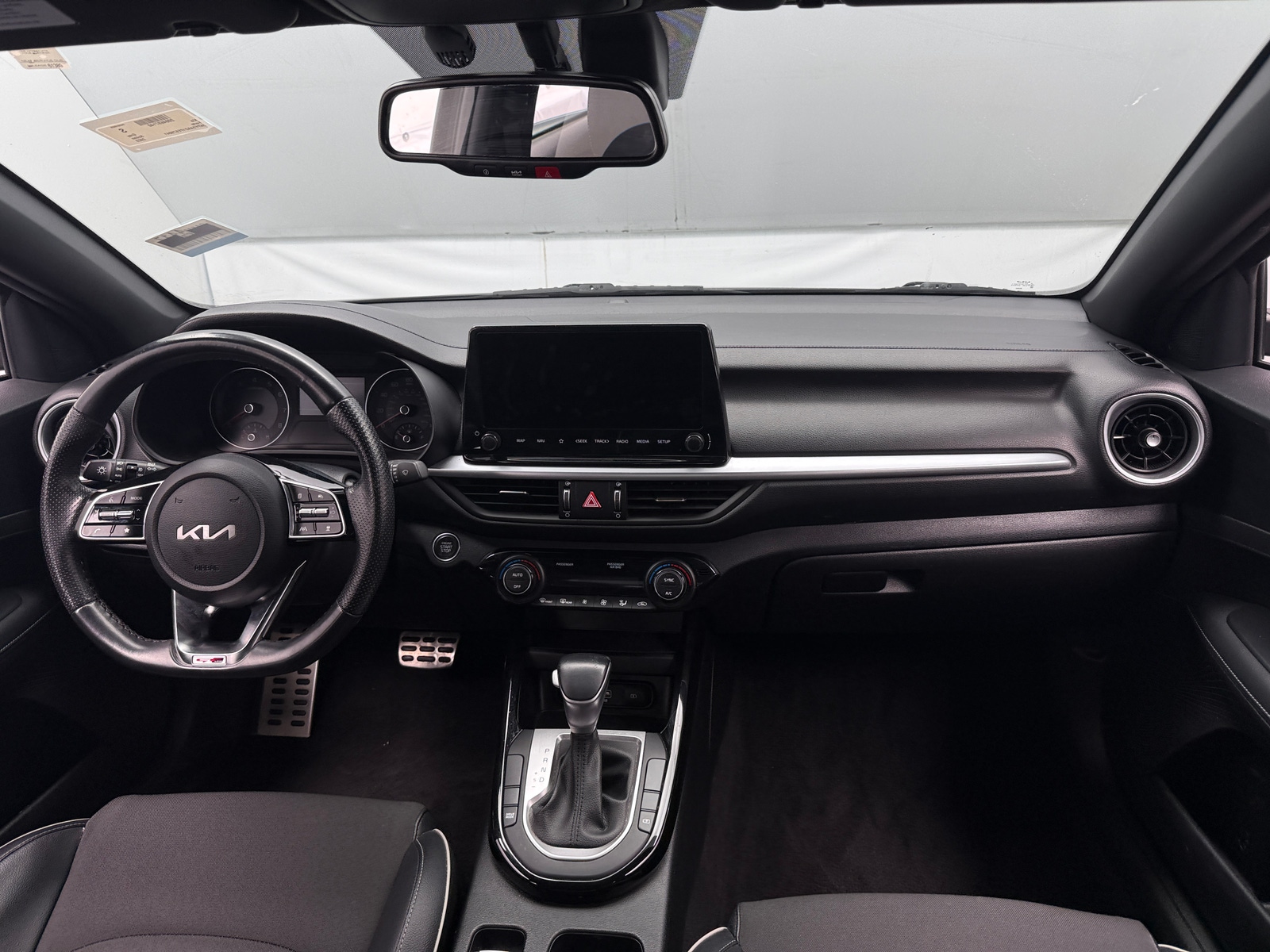 Thumbnail: 2023 Kia Forte - 3