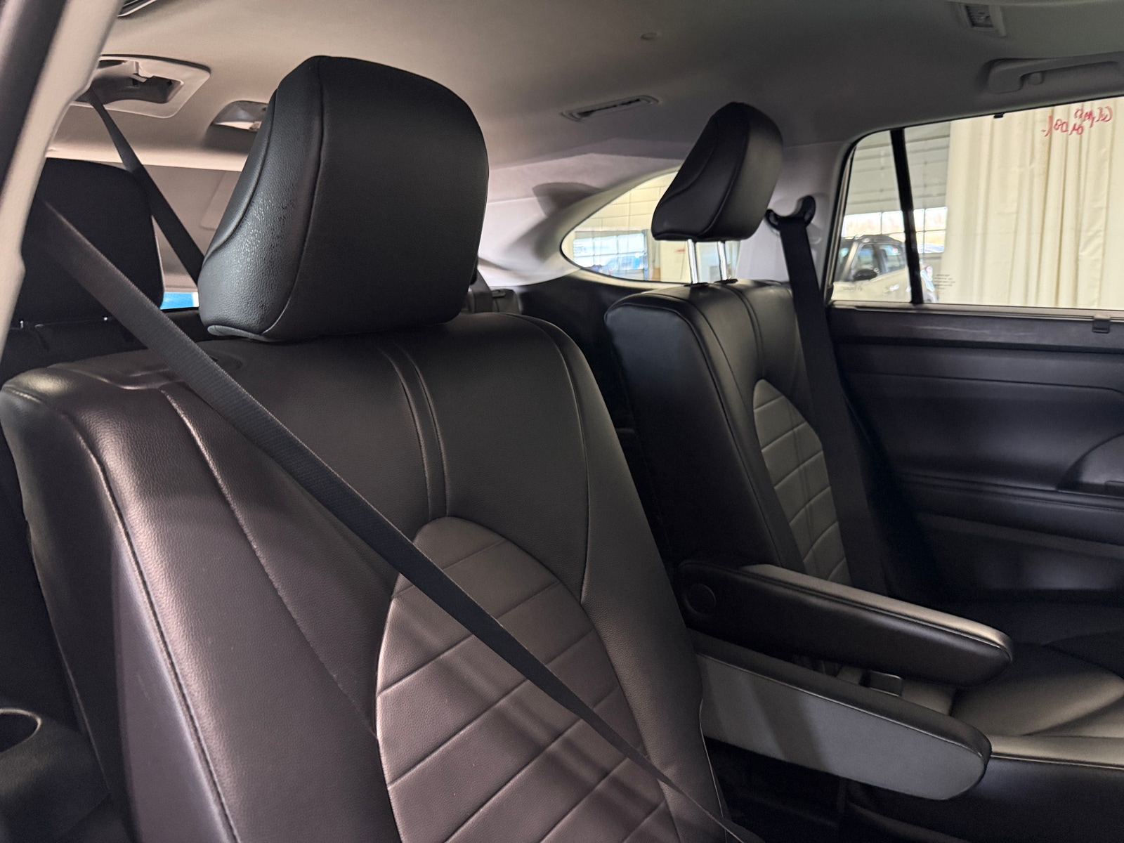 Thumbnail: 2022 Toyota Highlander - 5