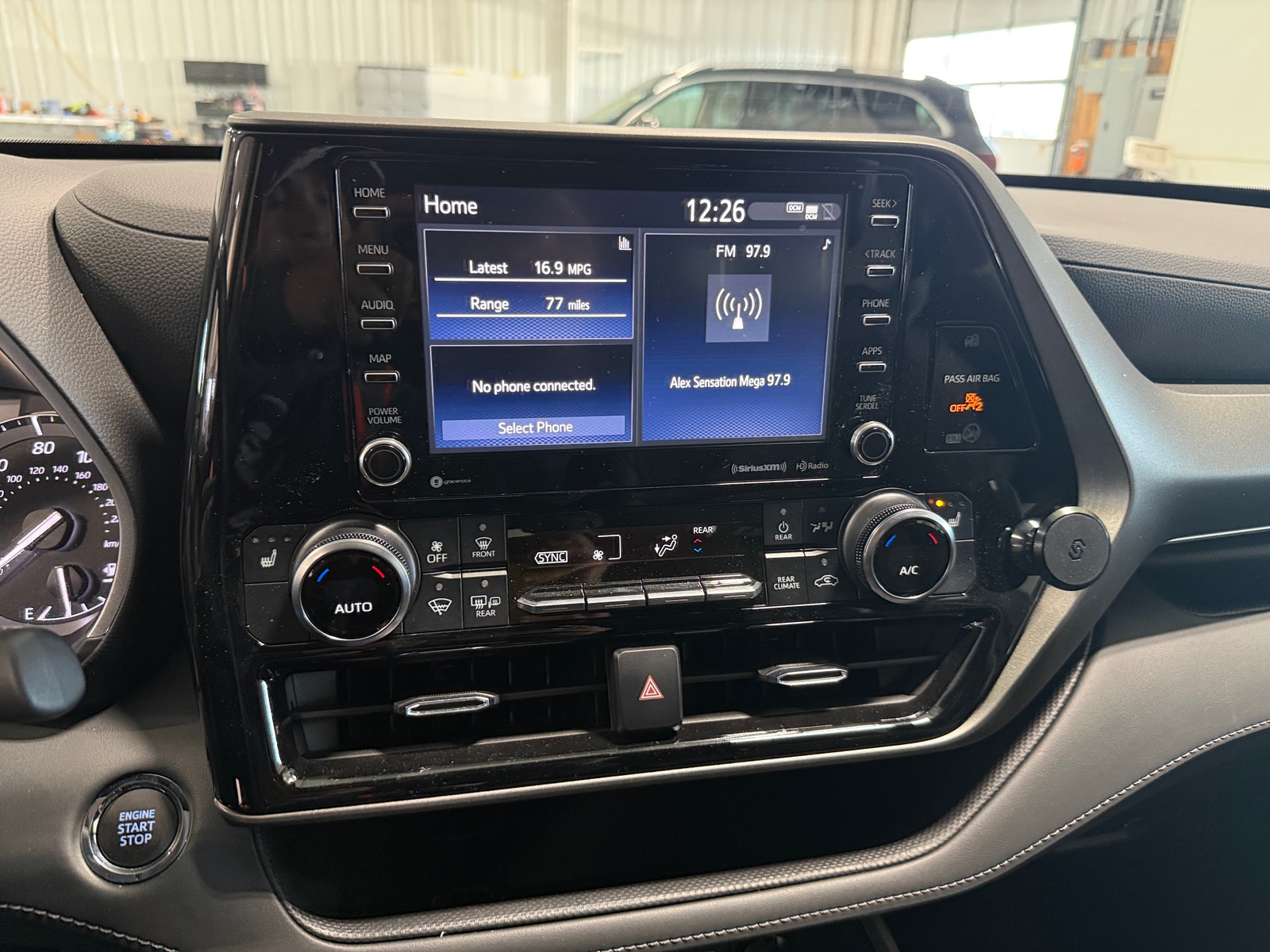 Thumbnail: 2022 Toyota Highlander - 3