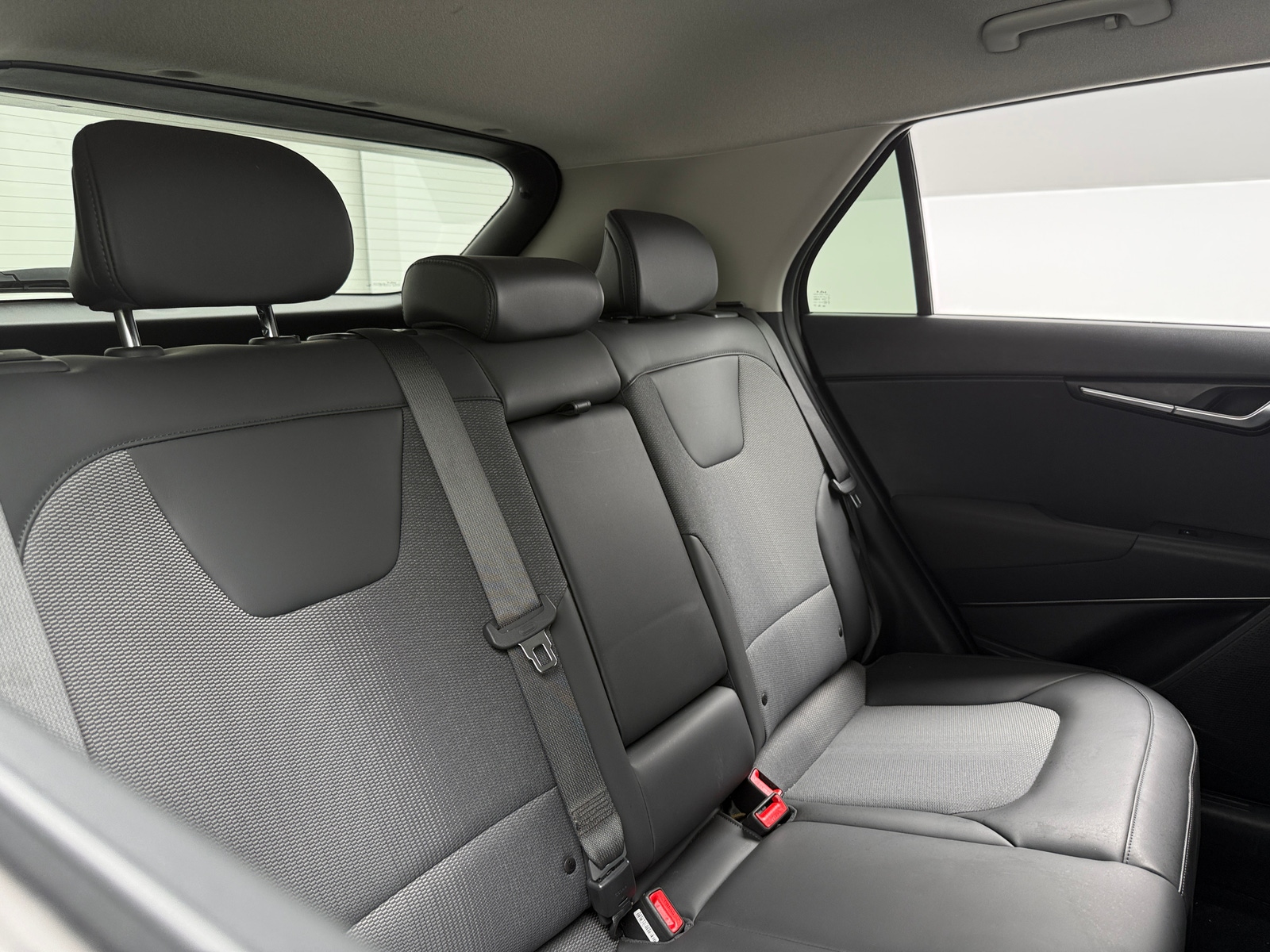 Thumbnail: 2024 Kia Niro - 6