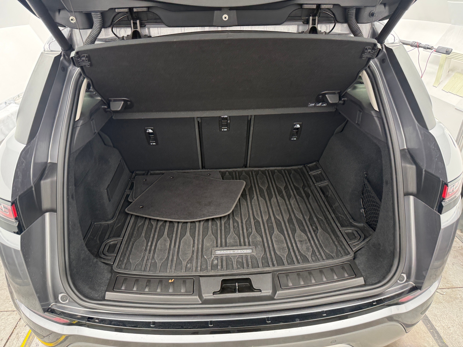 Thumbnail: 2020 Land Rover Range Rover Evoque - 6