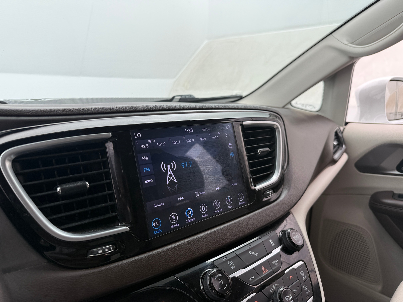Thumbnail: 2019 Chrysler Pacifica - 3