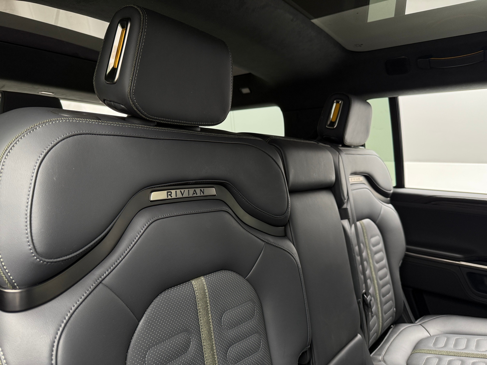 Thumbnail: 2024 Rivian R1S - 6