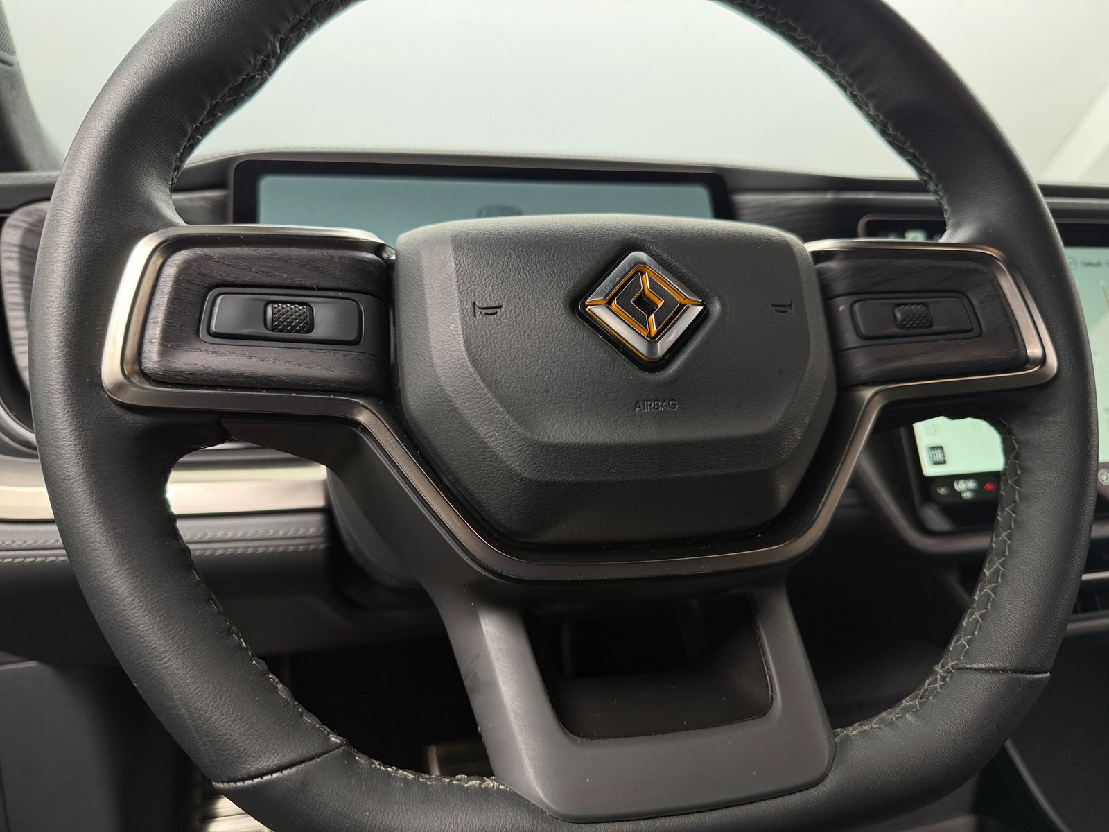 Thumbnail: 2024 Rivian R1S - 5