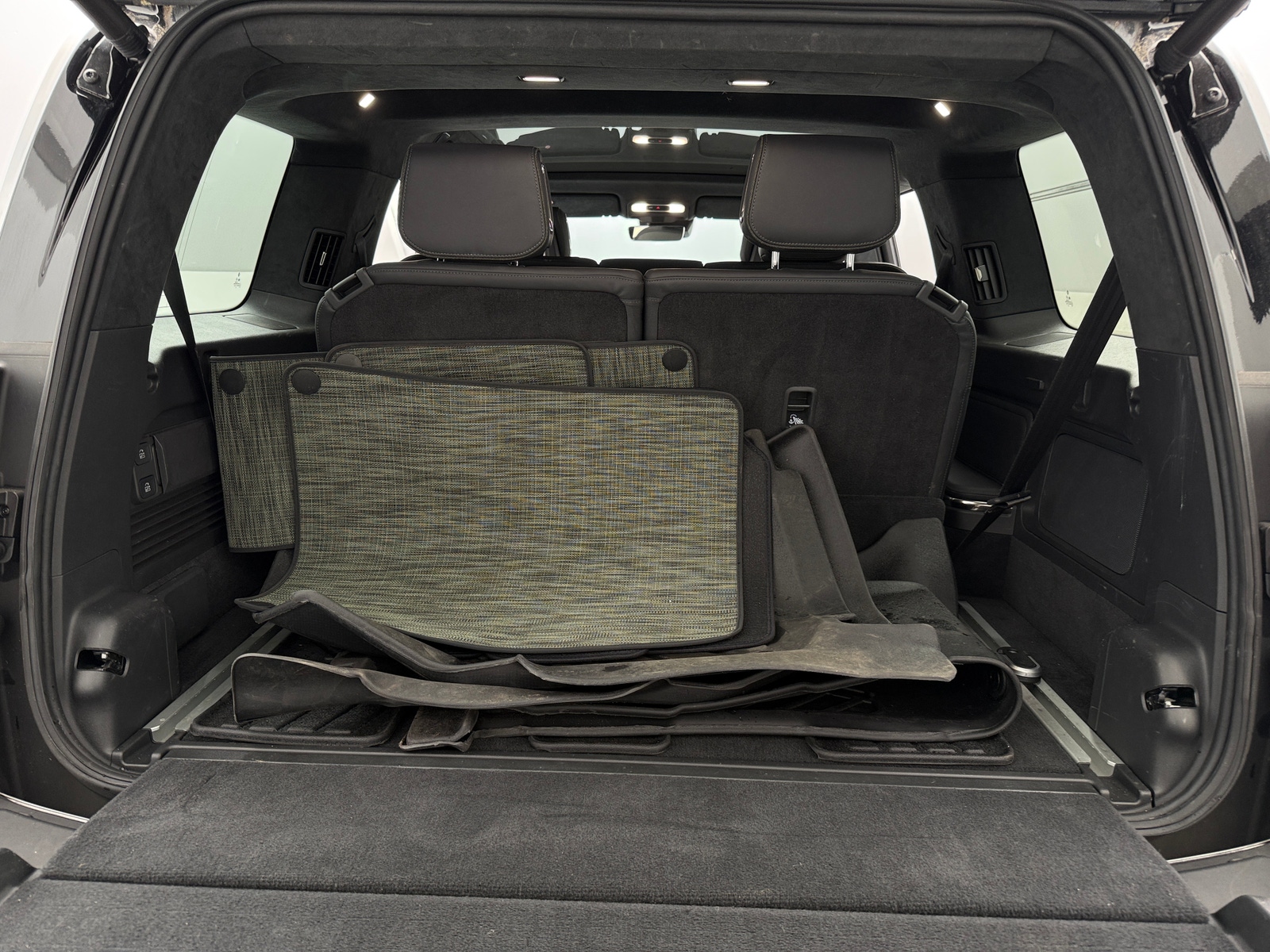 Thumbnail: 2024 Rivian R1S - 7