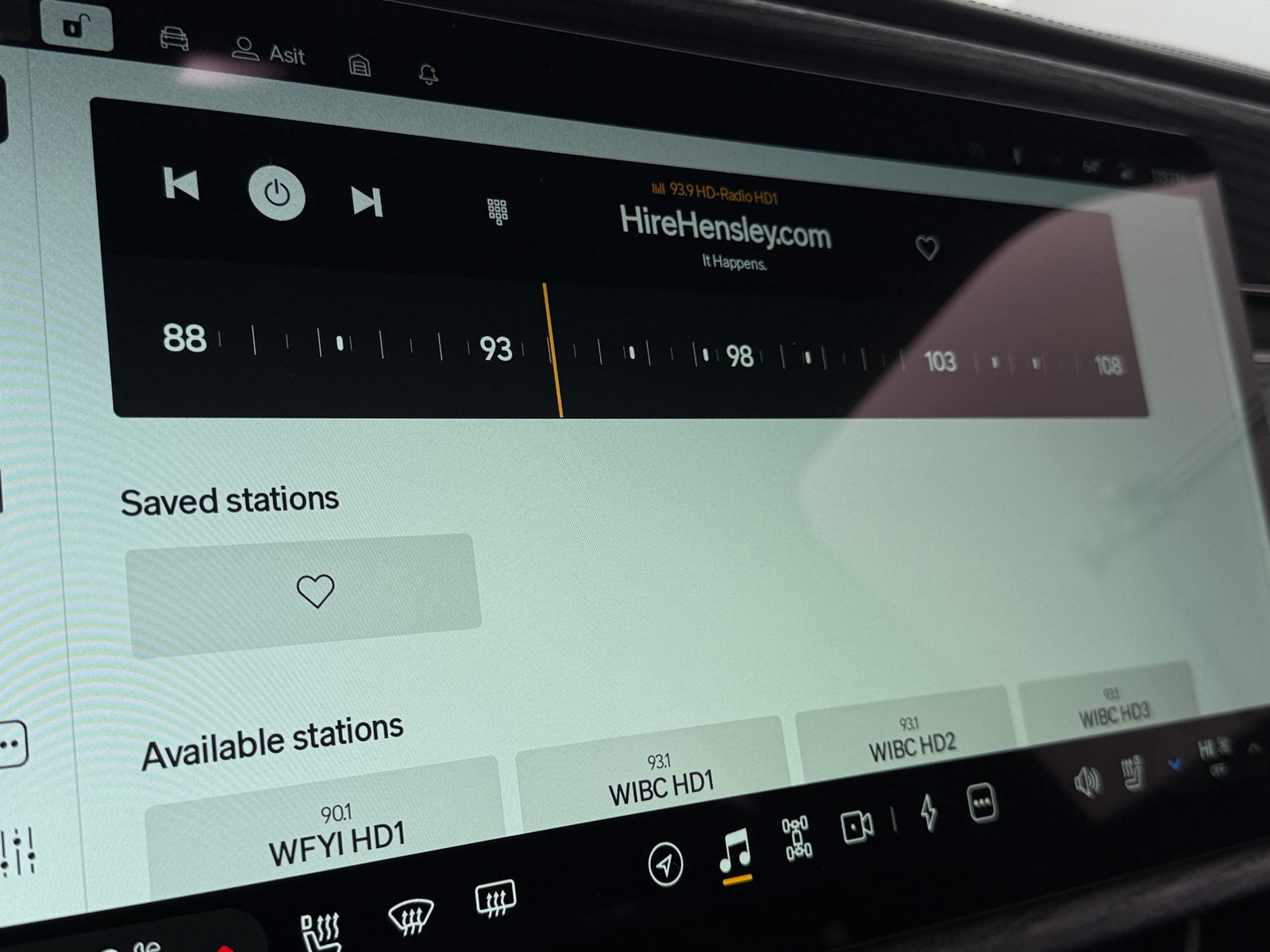 Thumbnail: 2024 Rivian R1S - 4