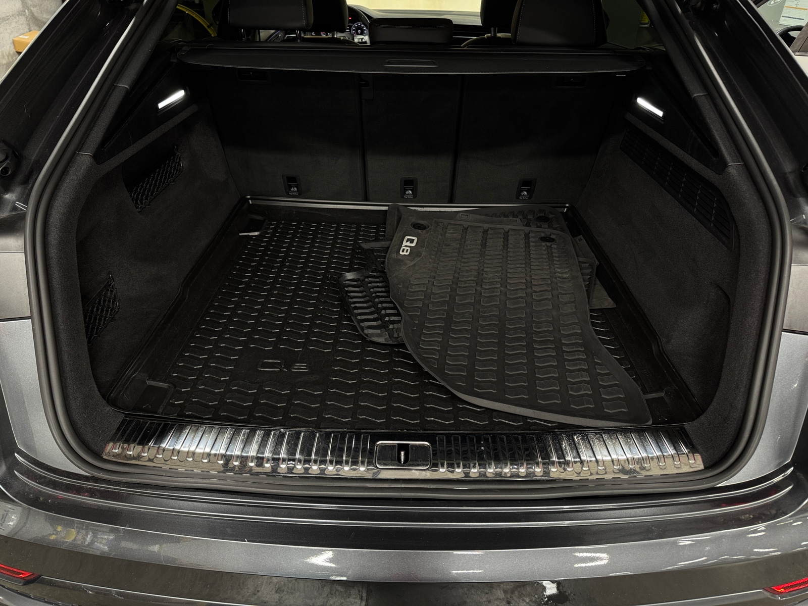 Thumbnail: 2021 Audi Q8 - 6