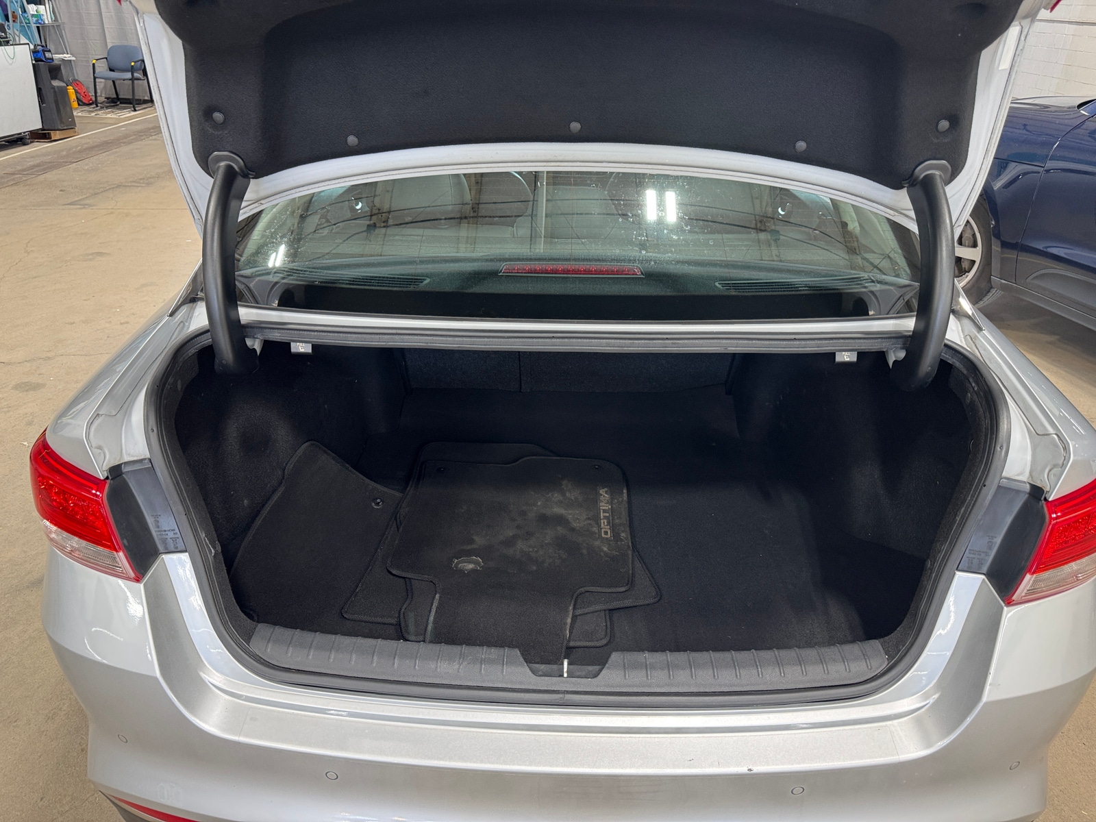 Thumbnail: 2017 Kia Optima - 6