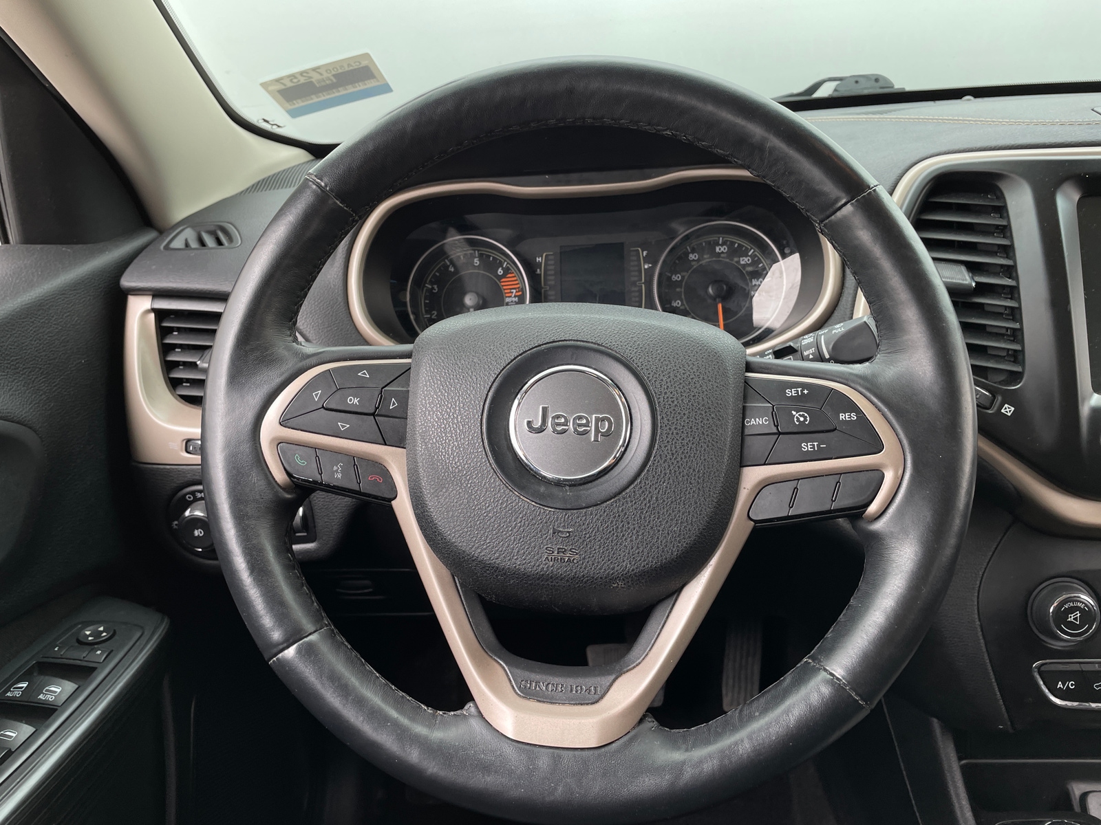 Thumbnail: 2017 Jeep Cherokee - 5