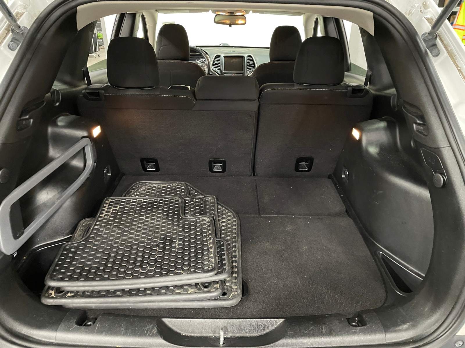 Thumbnail: 2017 Jeep Cherokee - 7