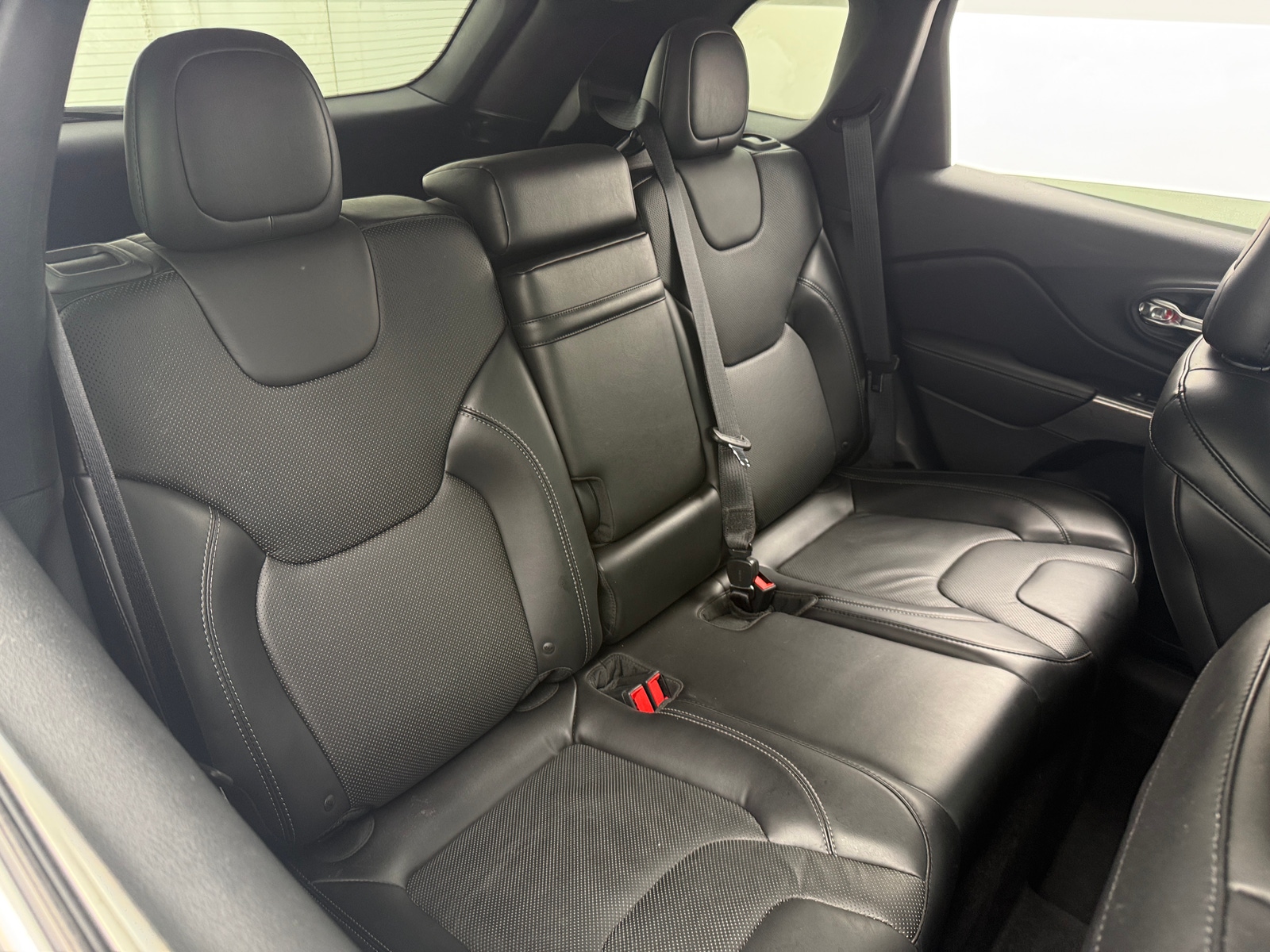 Thumbnail: 2019 Jeep Cherokee - 5