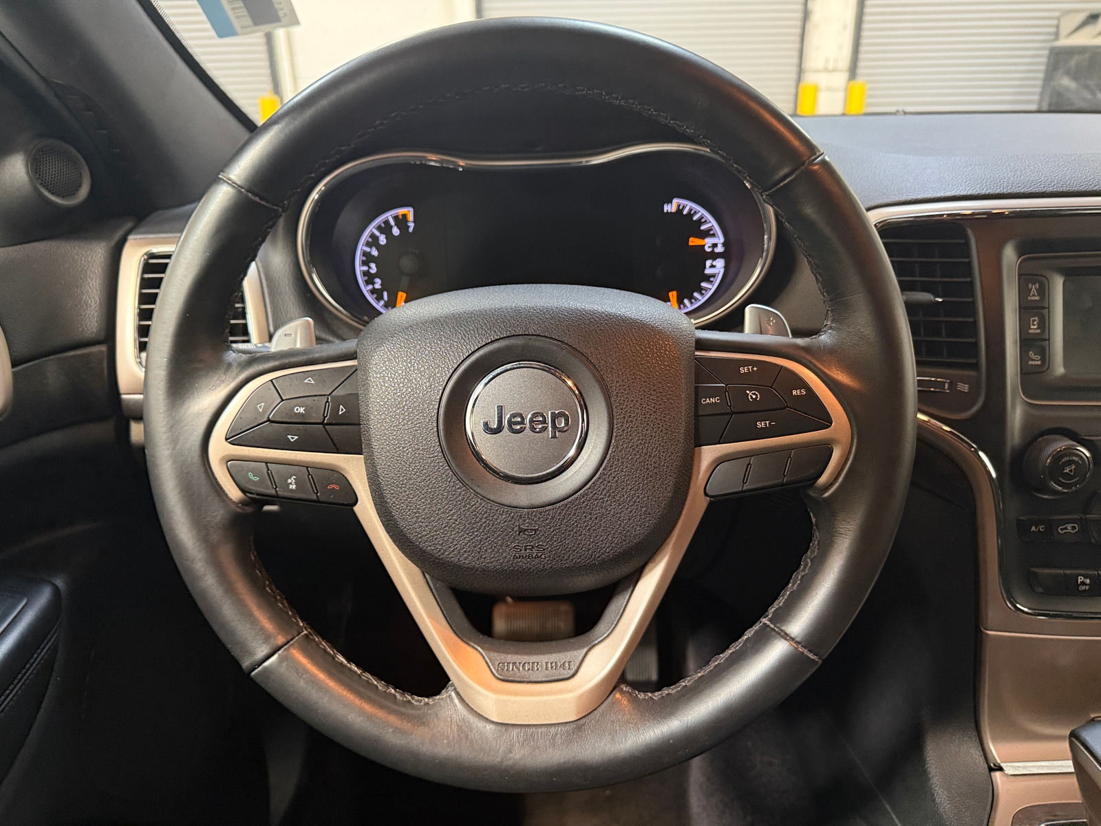 Thumbnail: 2017 Jeep Grand Cherokee - 5