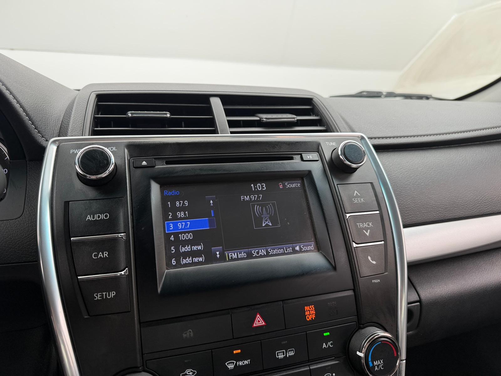 Thumbnail: 2016 Toyota Camry - 4