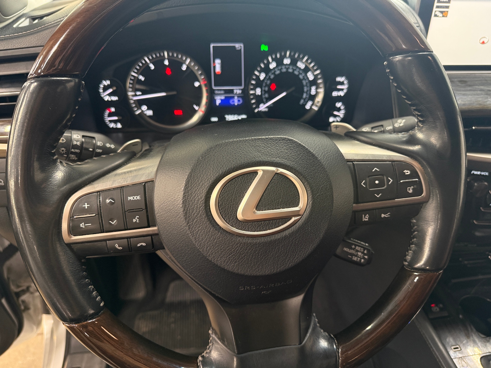 Thumbnail: 2019 Lexus LX - 4