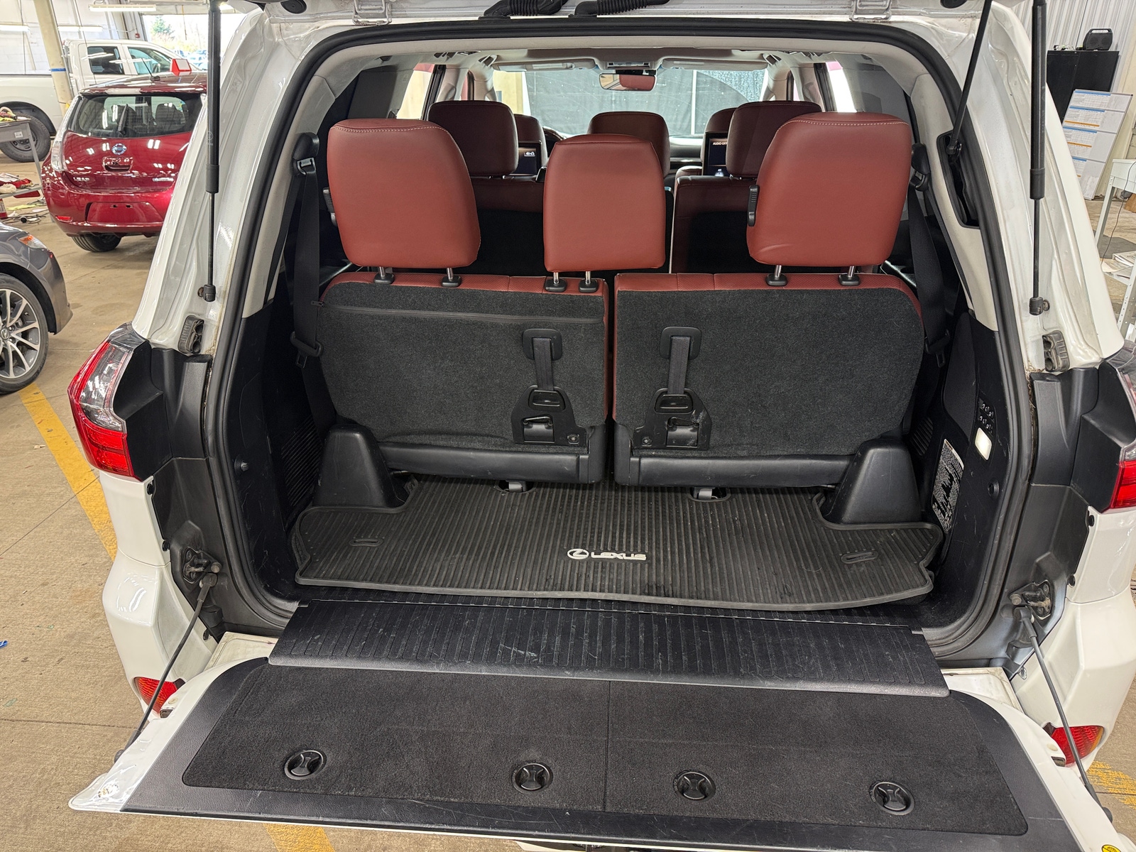 Thumbnail: 2019 Lexus LX - 6