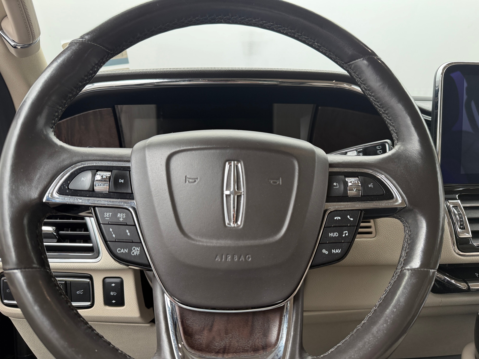 Thumbnail: 2019 Lincoln Navigator L - 4