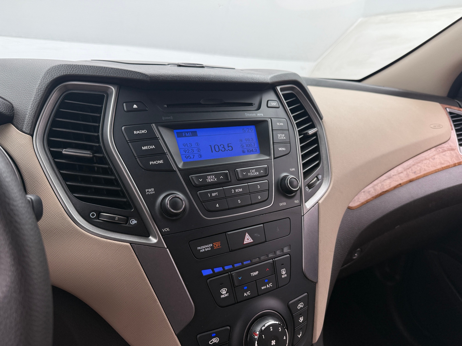 Thumbnail: 2016 Hyundai Santa Fe - 4