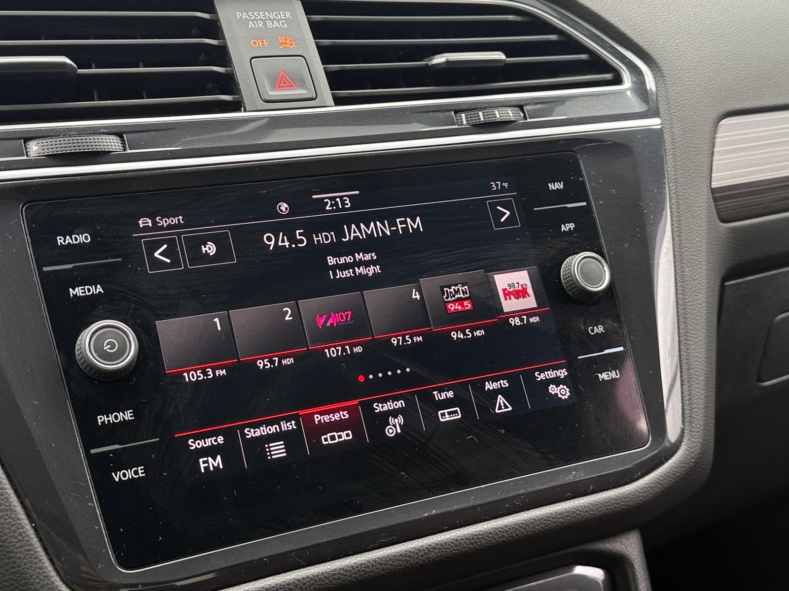 Thumbnail: 2024 Volkswagen Tiguan - 3