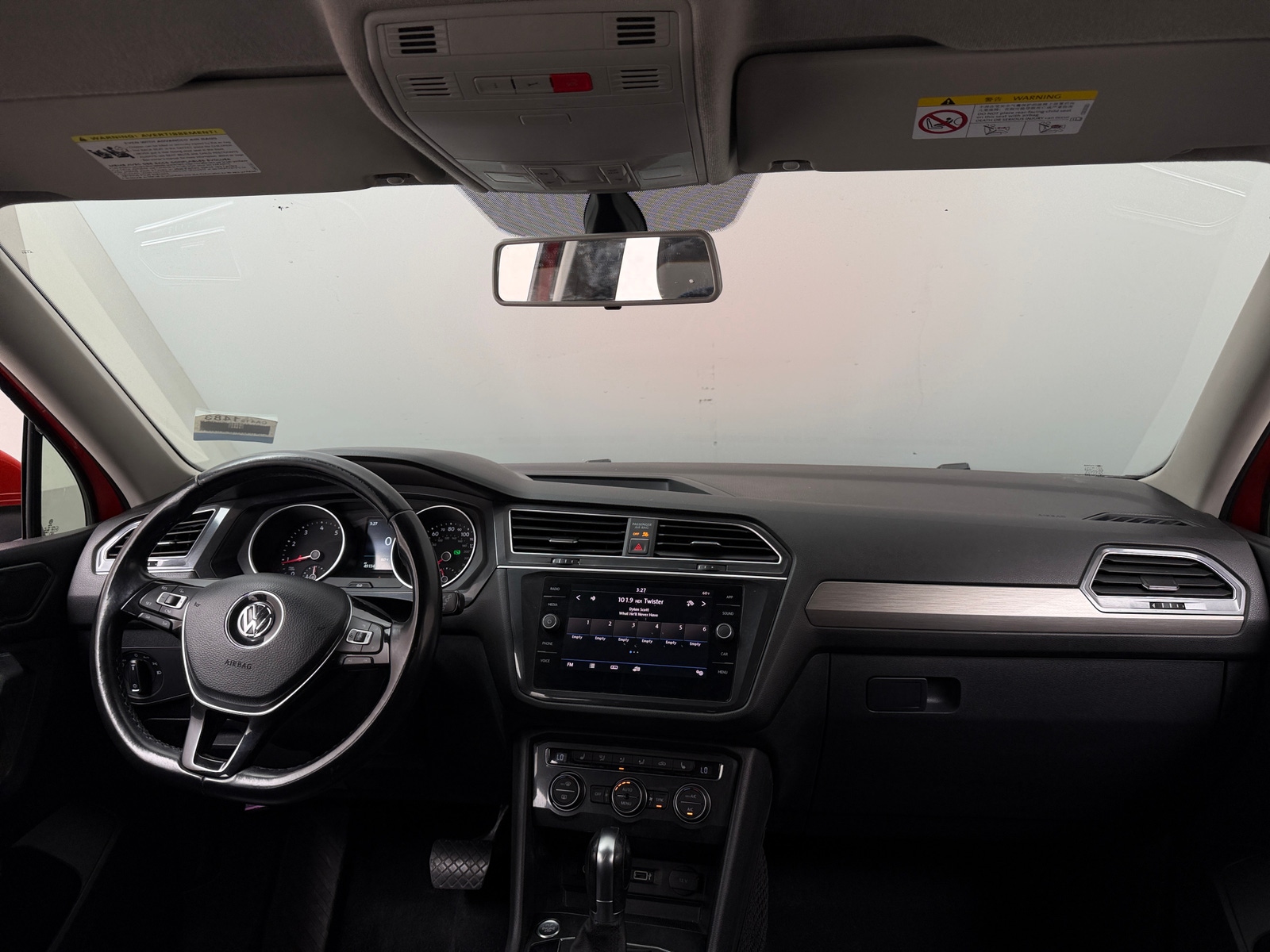 Thumbnail: 2018 Volkswagen Tiguan - 2