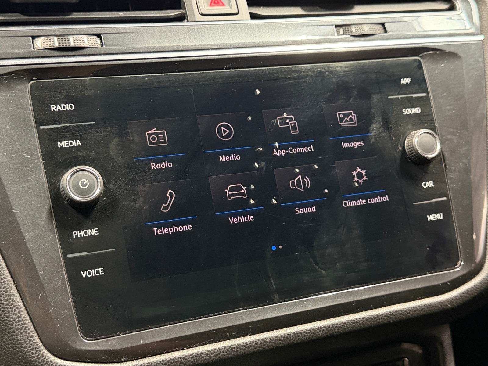 Thumbnail: 2018 Volkswagen Tiguan - 3