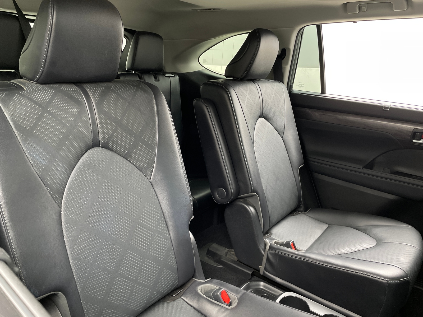 Thumbnail: 2022 Toyota Highlander - 5