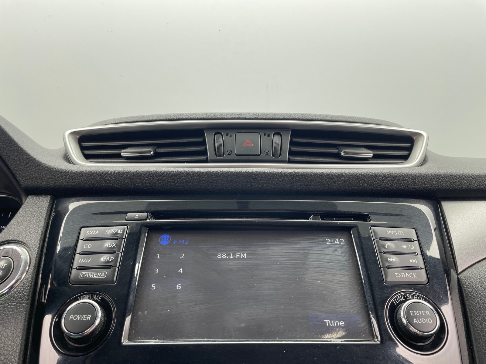 Thumbnail: 2016 Nissan Rogue - 4