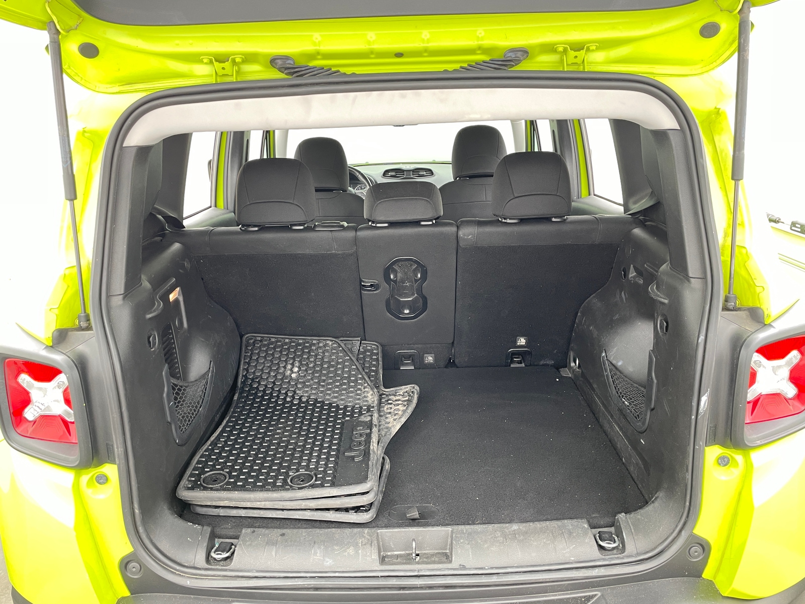 Thumbnail: 2018 Jeep Renegade - 7