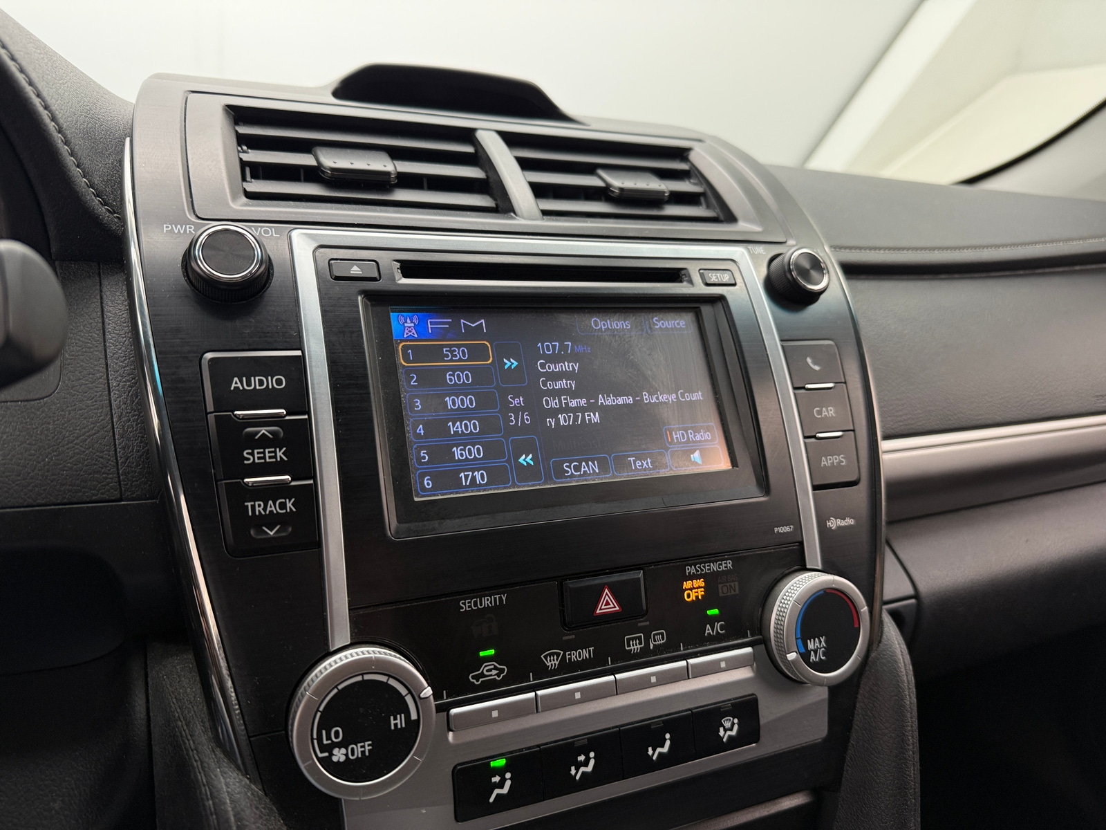 Thumbnail: 2012 Toyota Camry - 3