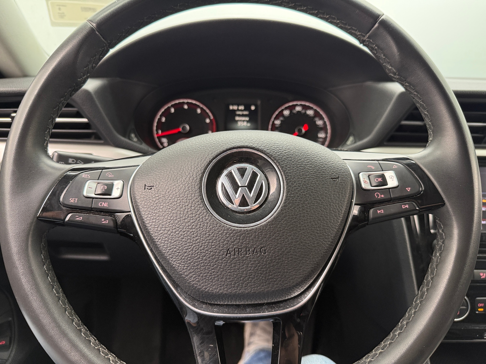 Thumbnail: 2021 Volkswagen Passat - 4