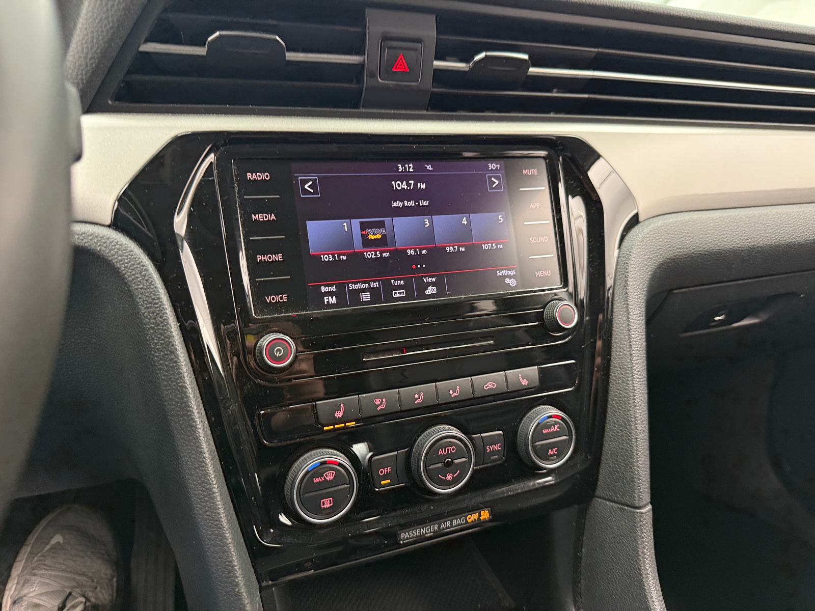 Thumbnail: 2021 Volkswagen Passat - 3