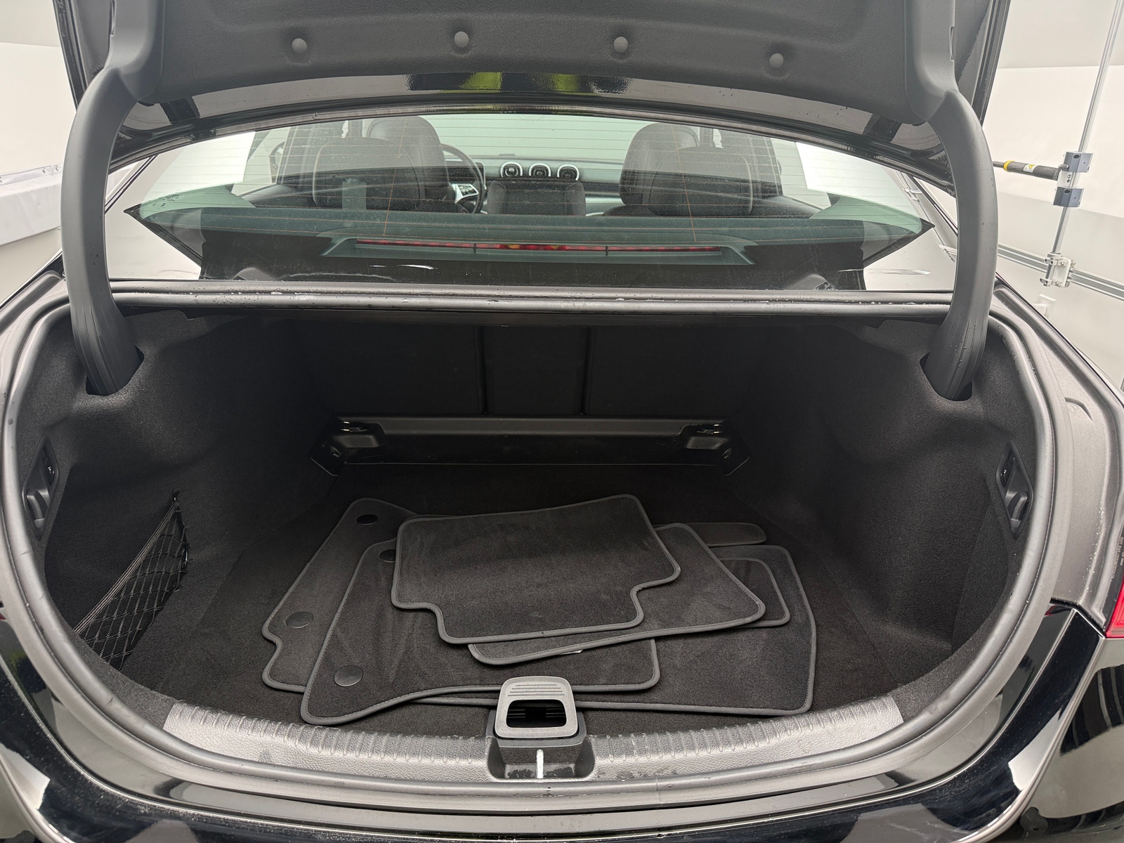 Thumbnail: 2025 Mercedes-Benz C-Class - 6