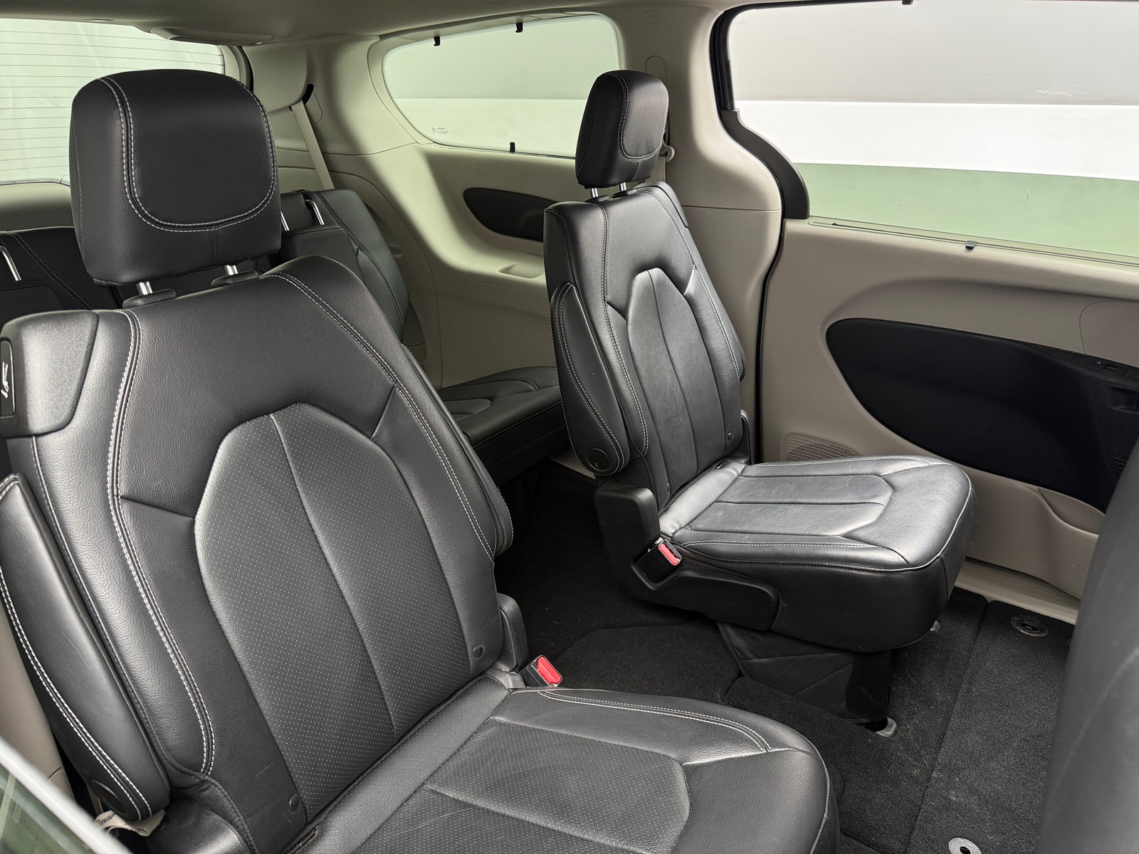 Thumbnail: 2022 Chrysler Pacifica - 5