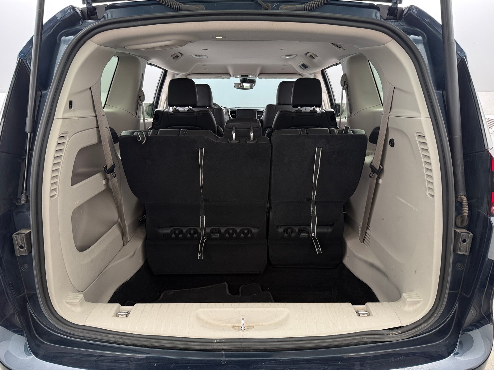 Thumbnail: 2022 Chrysler Pacifica - 6