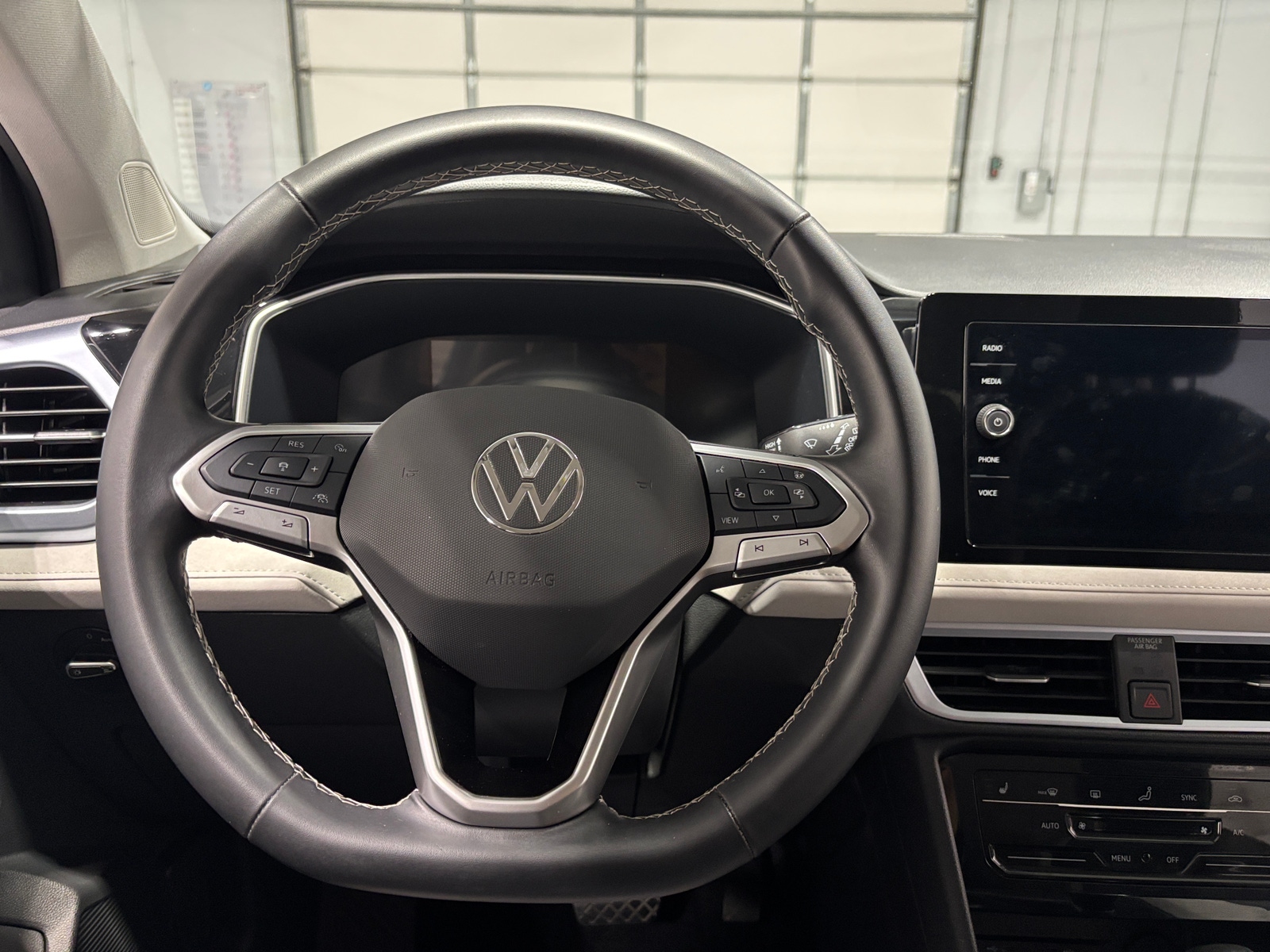 Thumbnail: 2025 Volkswagen Taos - 4