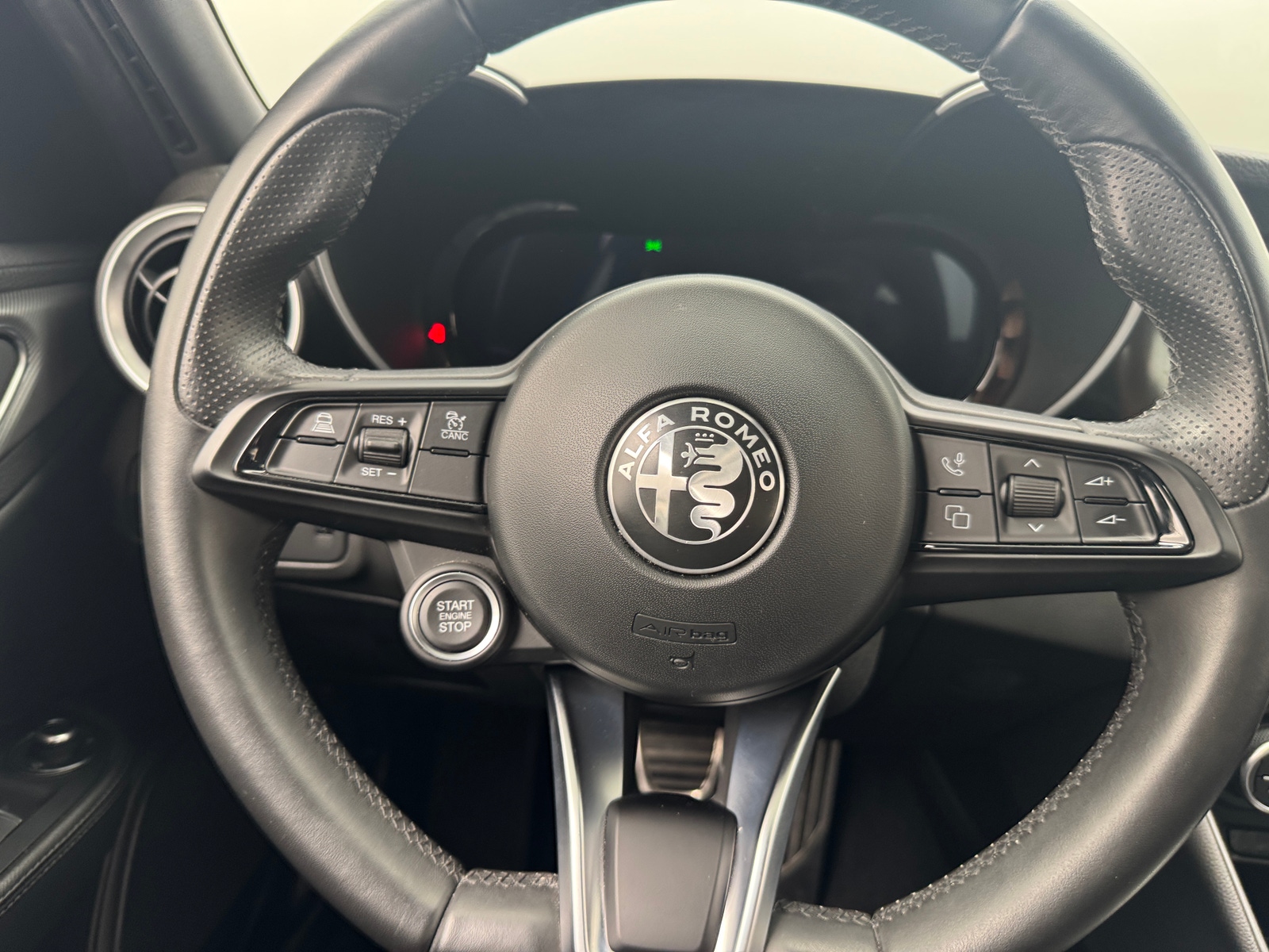 Thumbnail: 2024 Alfa Romeo Giulia - 4