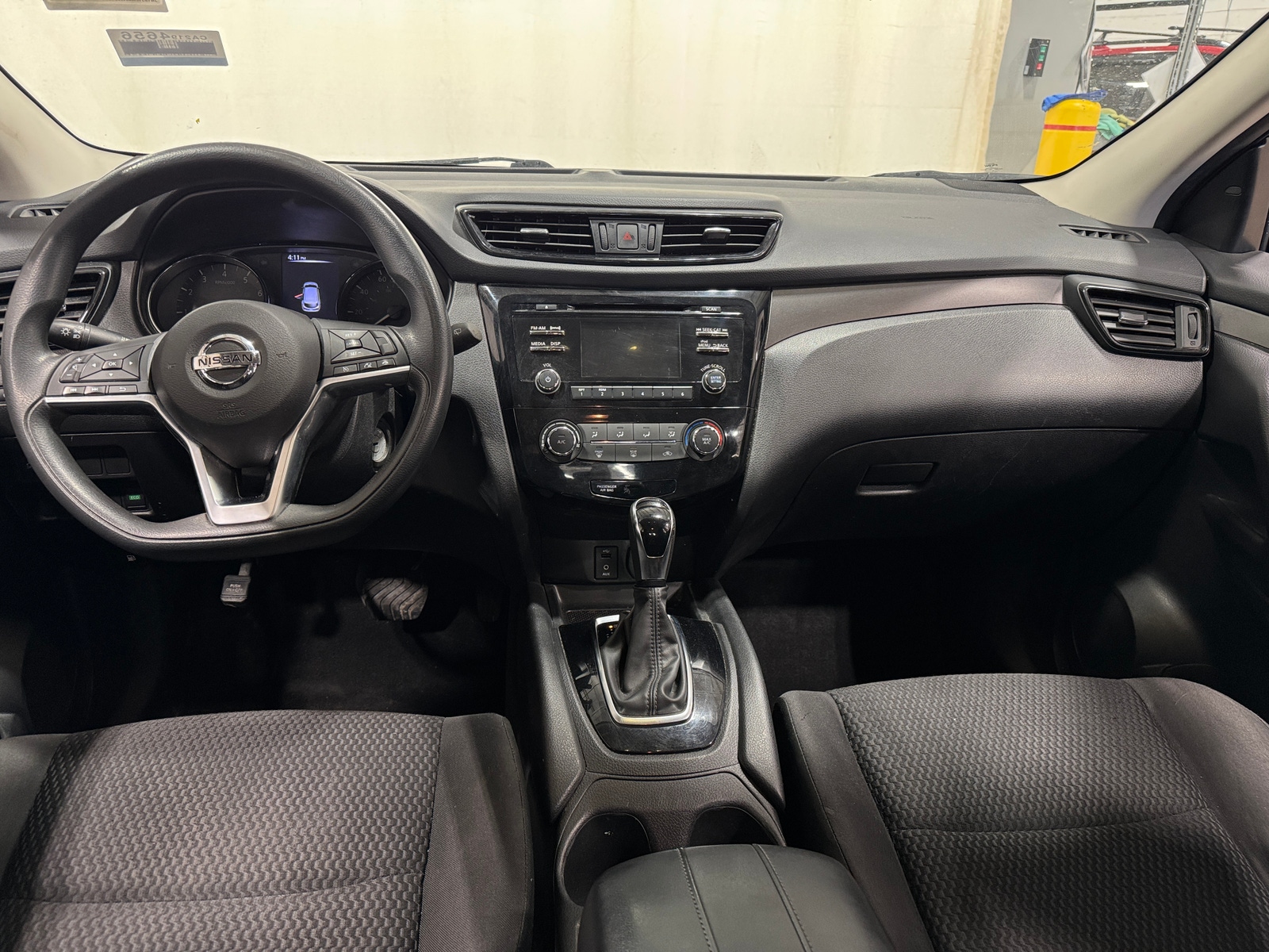 Thumbnail: 2018 Nissan Rogue Sport - 3