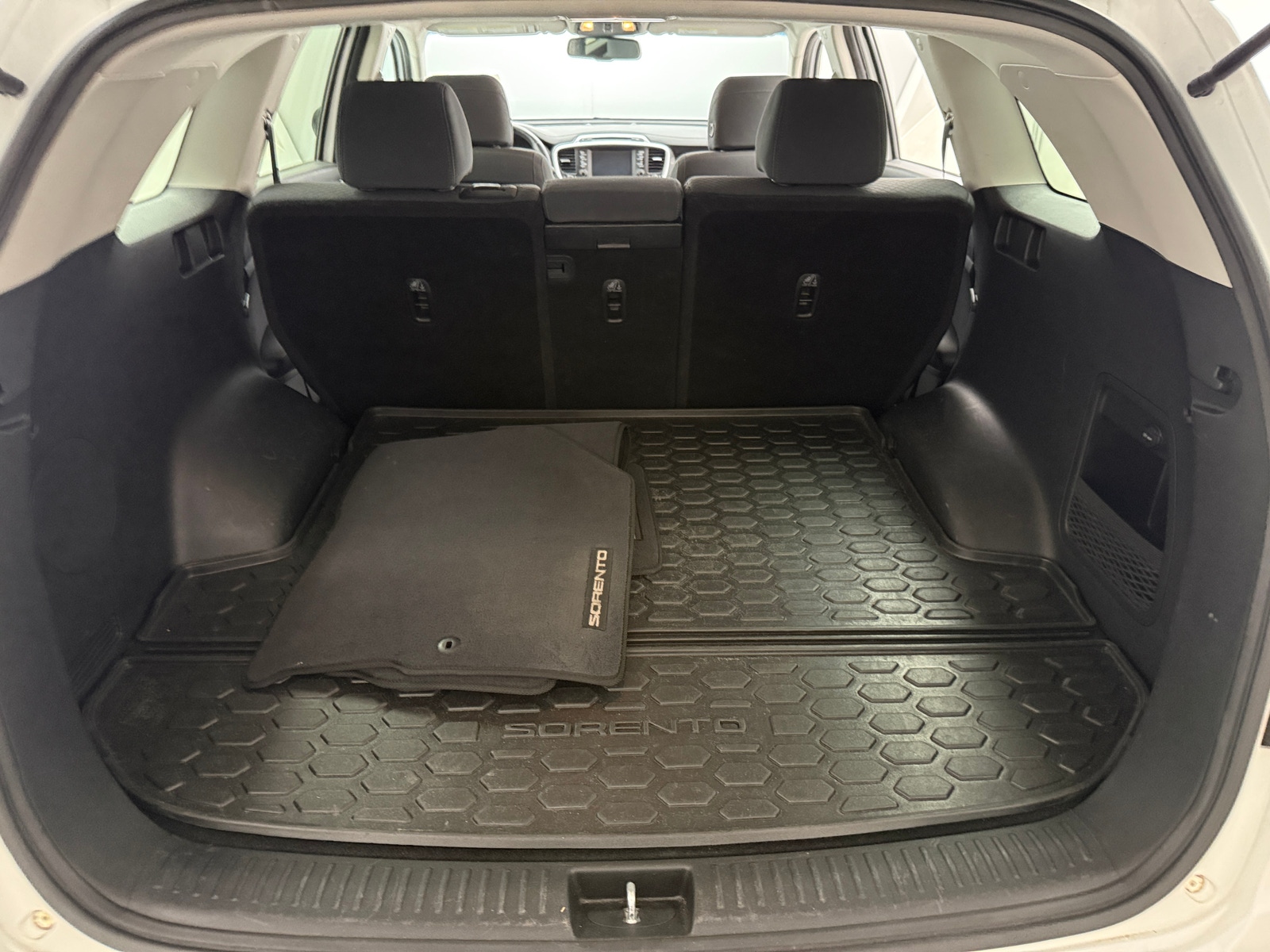 Thumbnail: 2017 Kia Sorento - 7