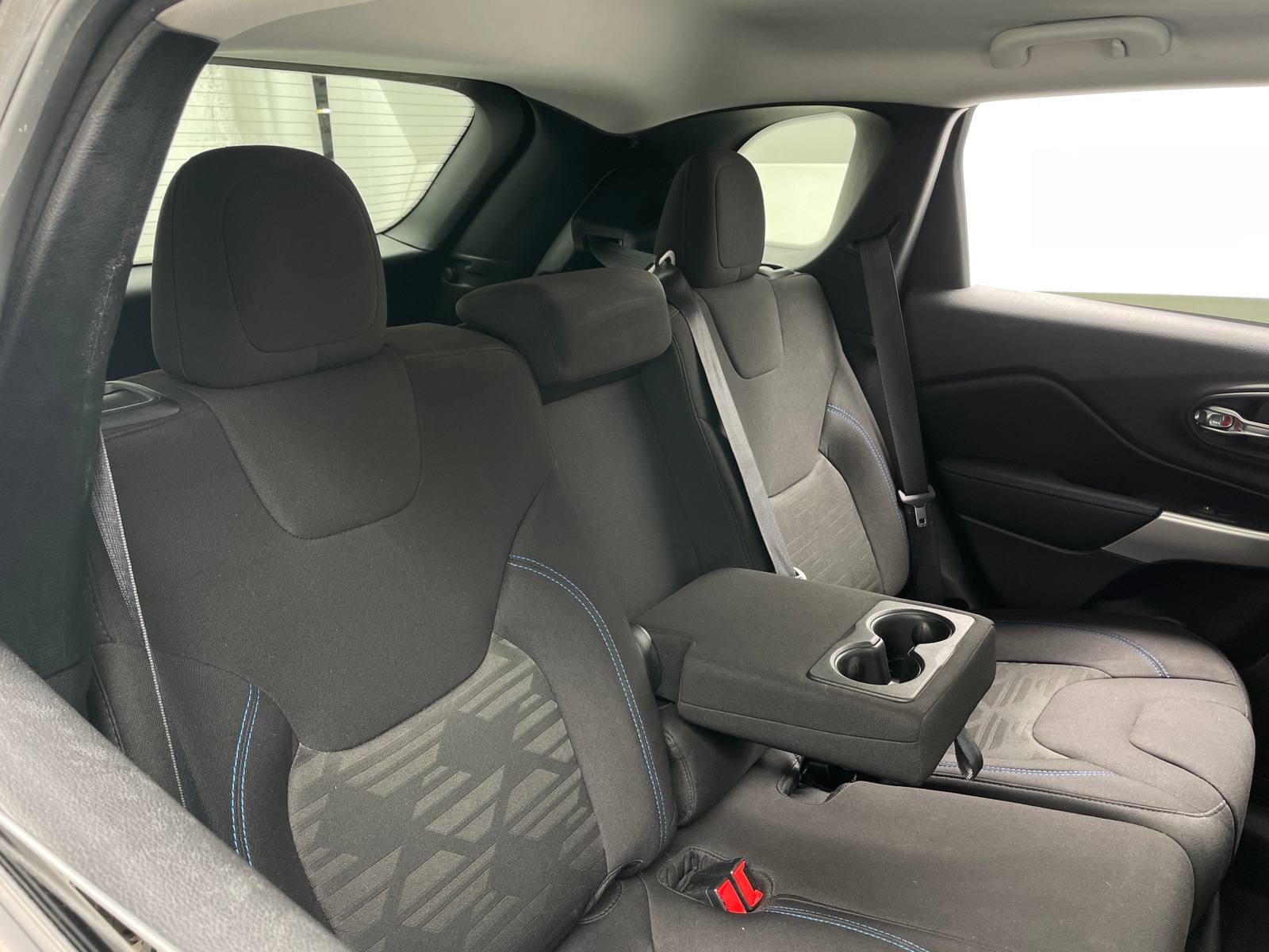 Thumbnail: 2020 Jeep Cherokee - 6