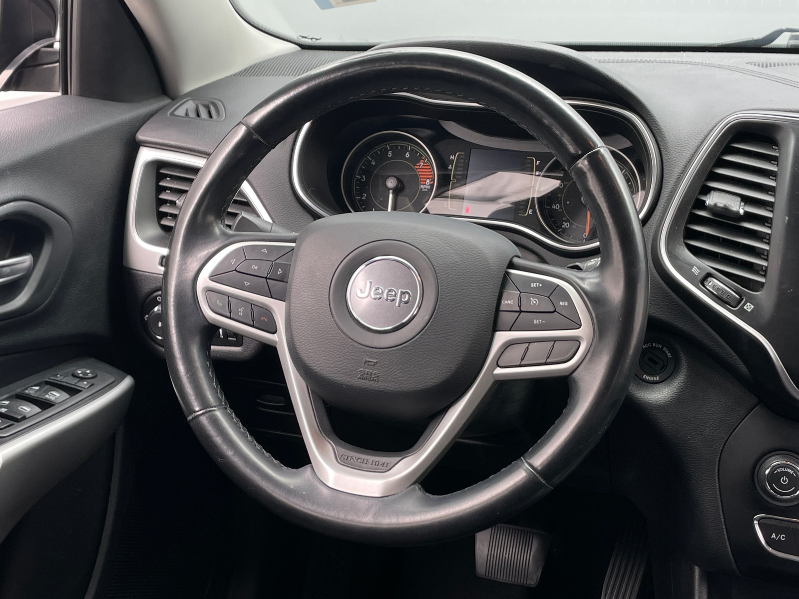 Thumbnail: 2020 Jeep Cherokee - 5