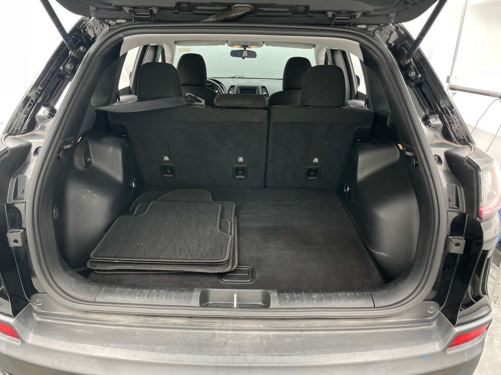 Thumbnail: 2020 Jeep Cherokee - 7