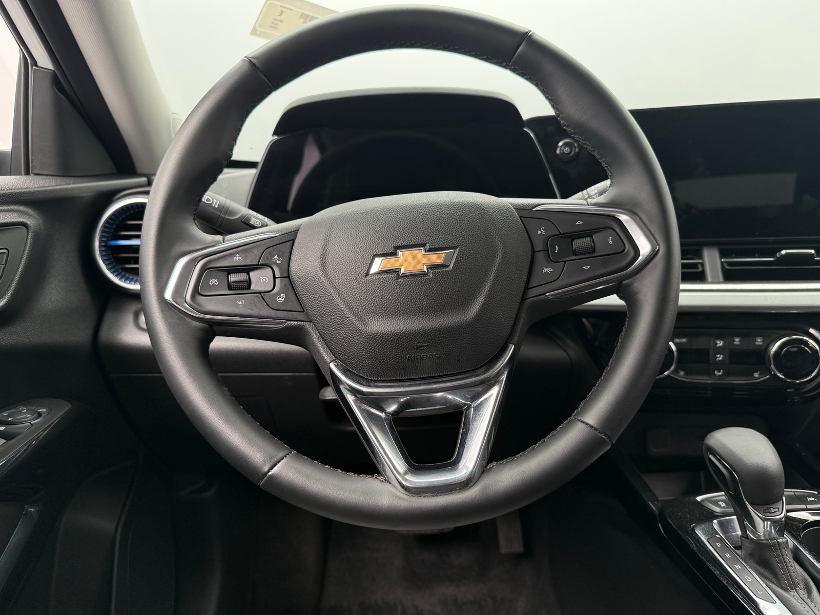 Thumbnail: 2025 Chevrolet Trax - 5