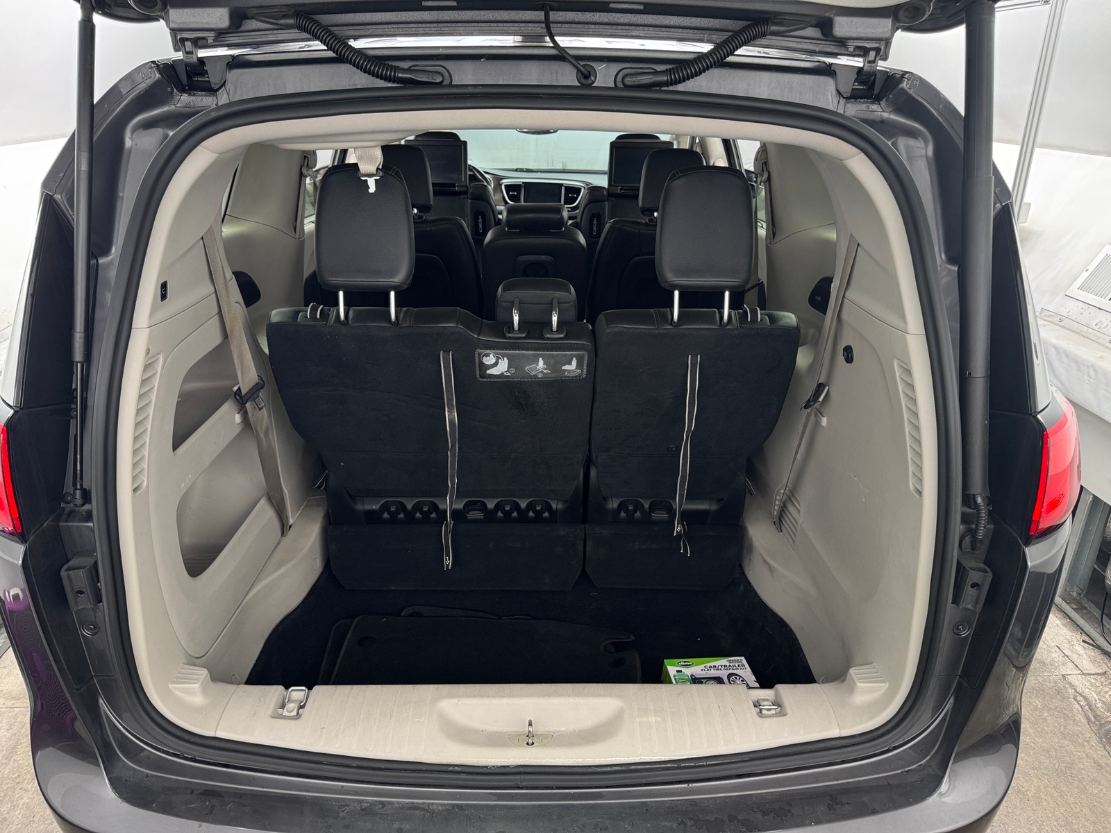 Thumbnail: 2019 Chrysler Pacifica - 6