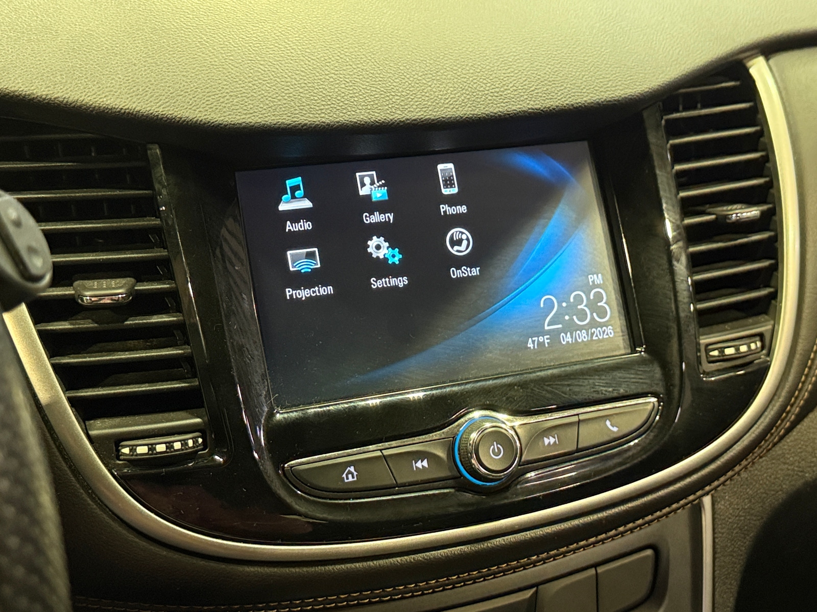 Thumbnail: 2017 Chevrolet Trax - 4