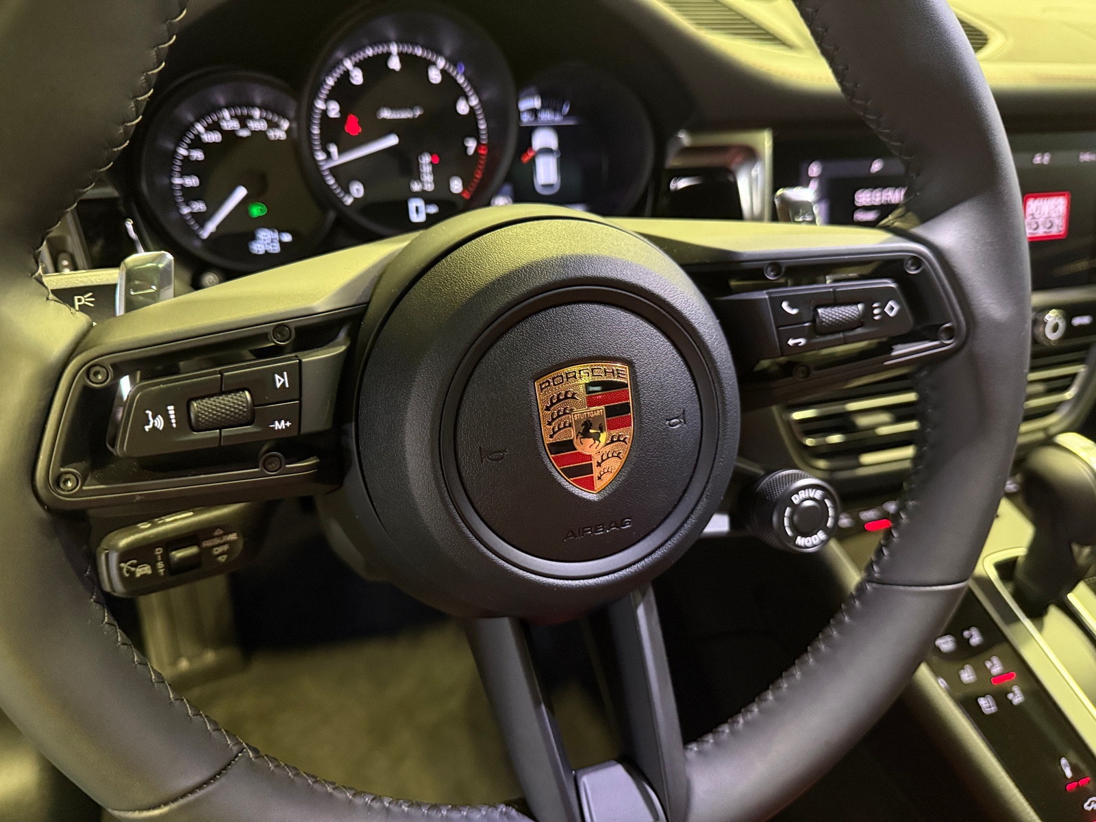 Thumbnail: 2026 Porsche Macan - 4