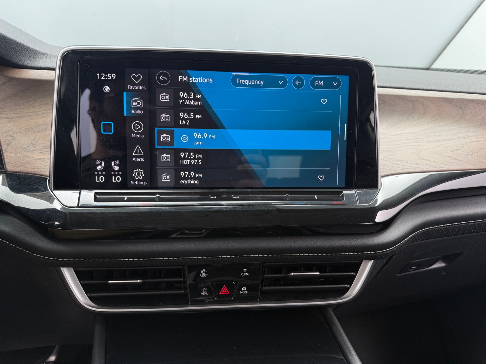 Thumbnail: 2025 Volkswagen Atlas - 3