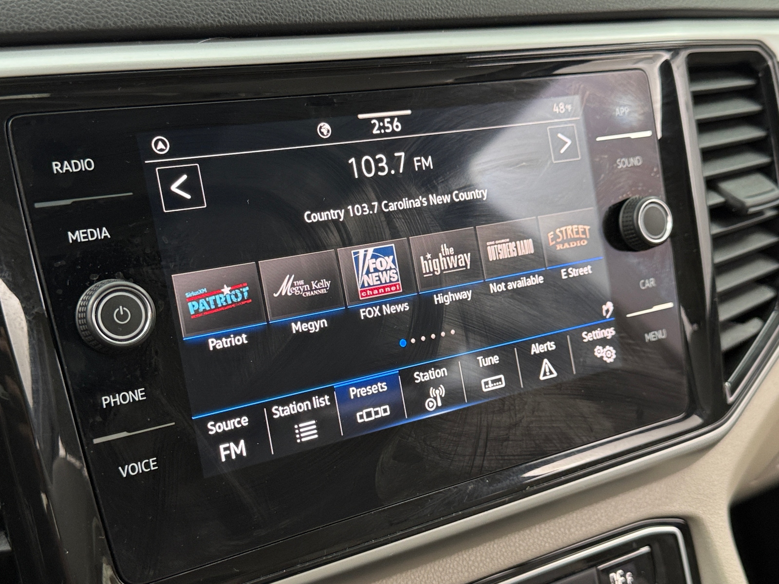 Thumbnail: 2023 Volkswagen Atlas - 4