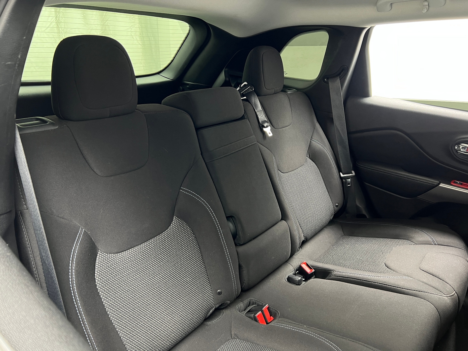 Thumbnail: 2019 Jeep Cherokee - 6