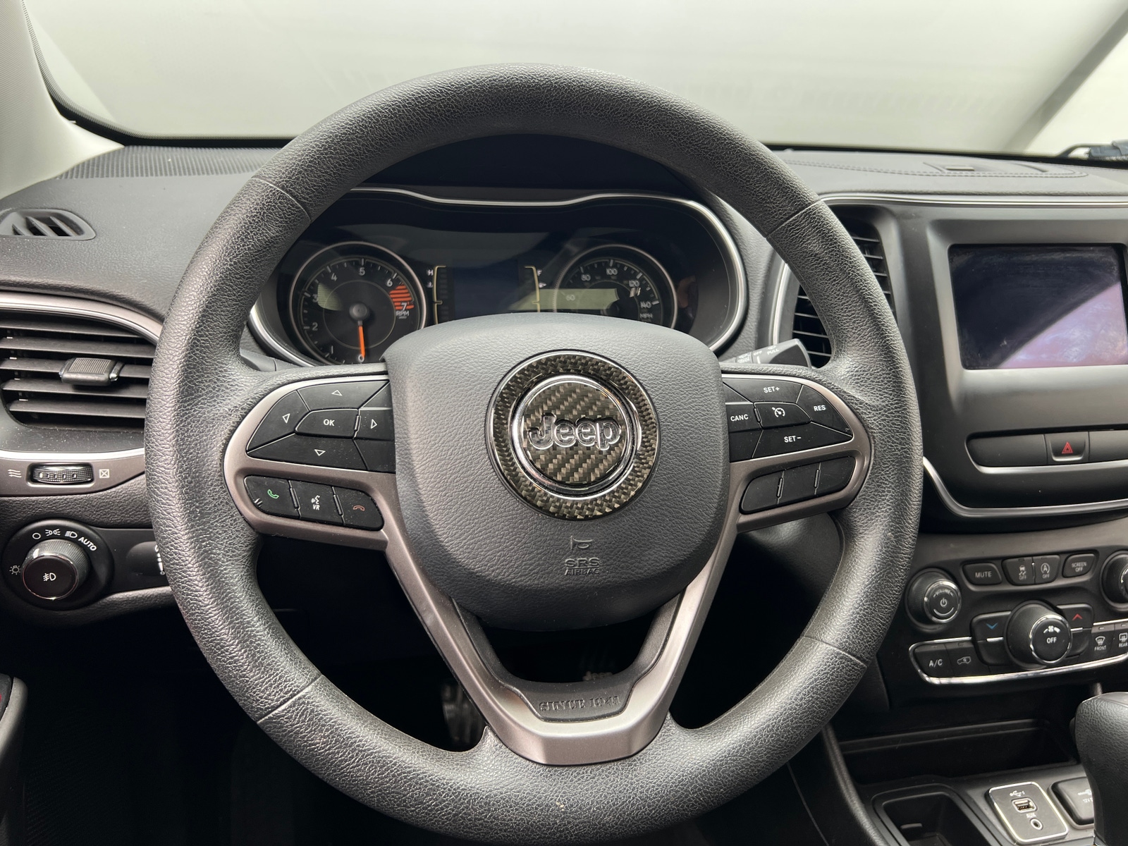 Thumbnail: 2019 Jeep Cherokee - 5