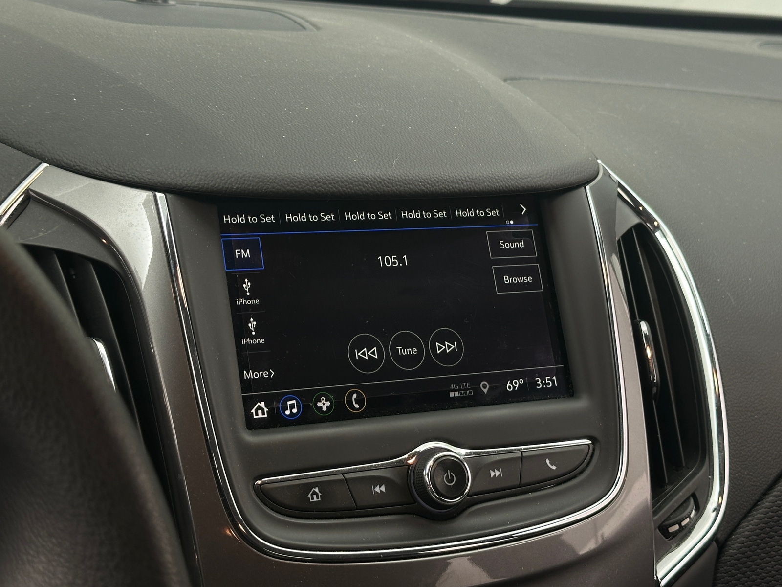 Thumbnail: 2019 Chevrolet Cruze - 4