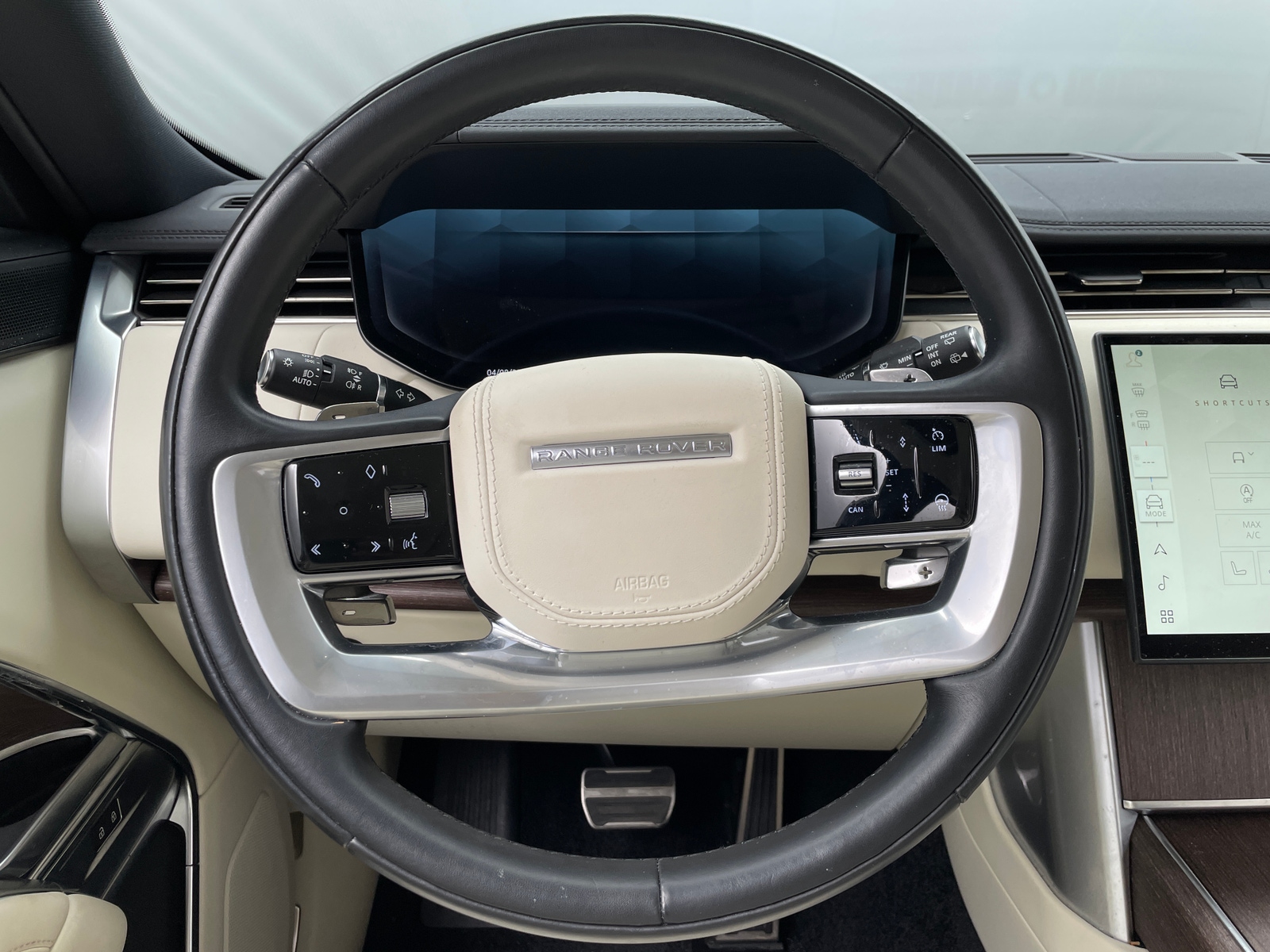 Thumbnail: 2025 Land Rover Range Rover - 4